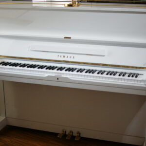 Klavier Yamaha U1 weiss