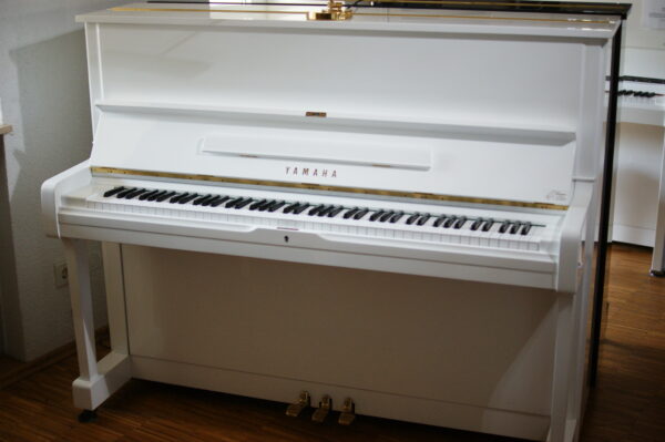 Klavier Yamaha U1 weiss