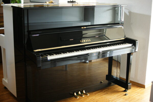 Yamaha U1