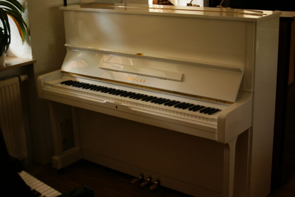 121cm Yamaha U1 – Bild 2