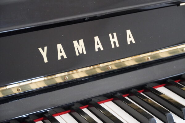 Yamaha U3 schwarz
