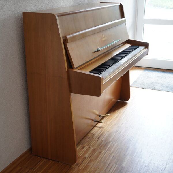 Klavier Steinway & Sons Z115 Nussbaum gebraucht