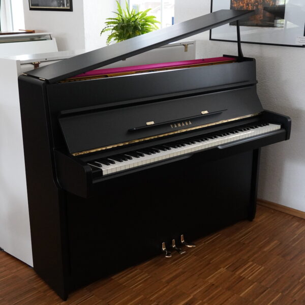 Yamaha Klavier schwarz matt