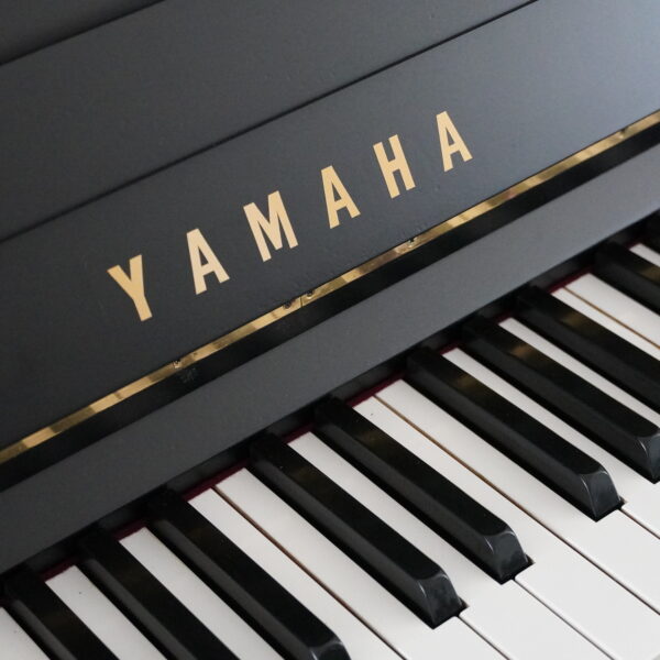107 Yamaha schwarz matt – Bild 3