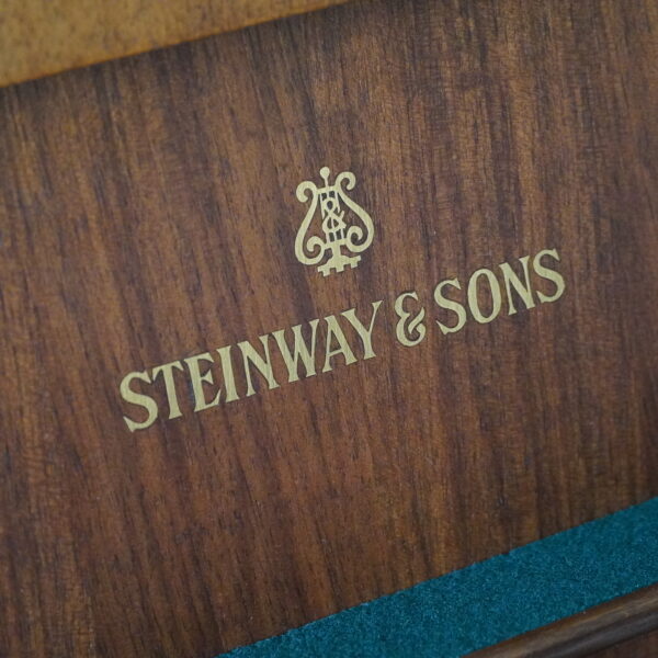 115 Steinway Z Nuss dunkel – Bild 3