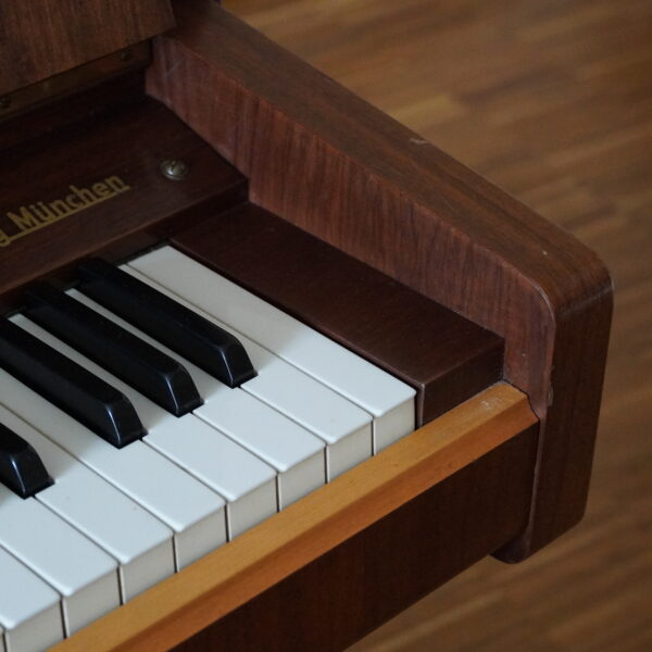 115 Steinway Z Nuss dunkel – Bild 17