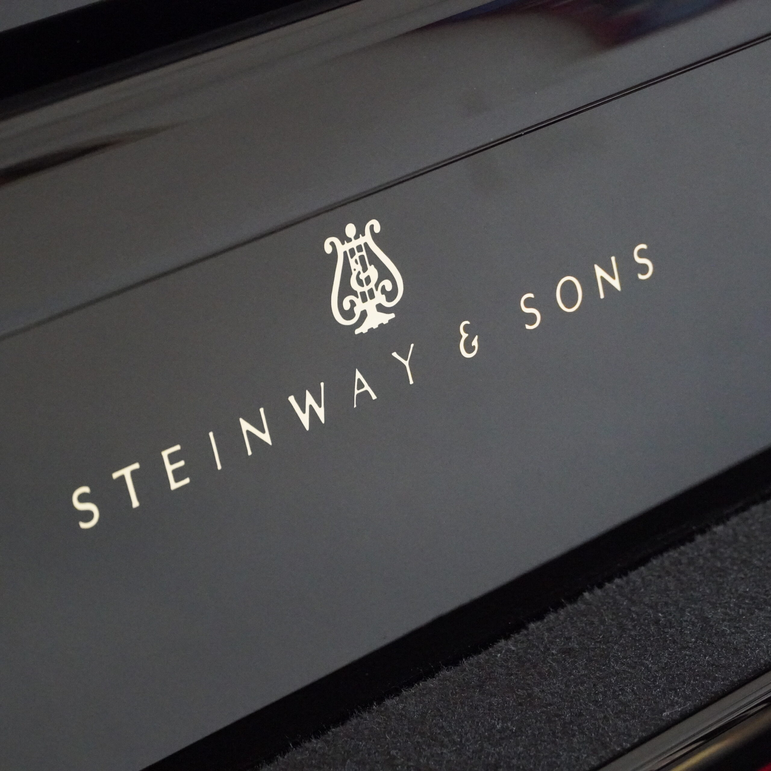 115 Steinway Z schwarz poliert – Bild 3